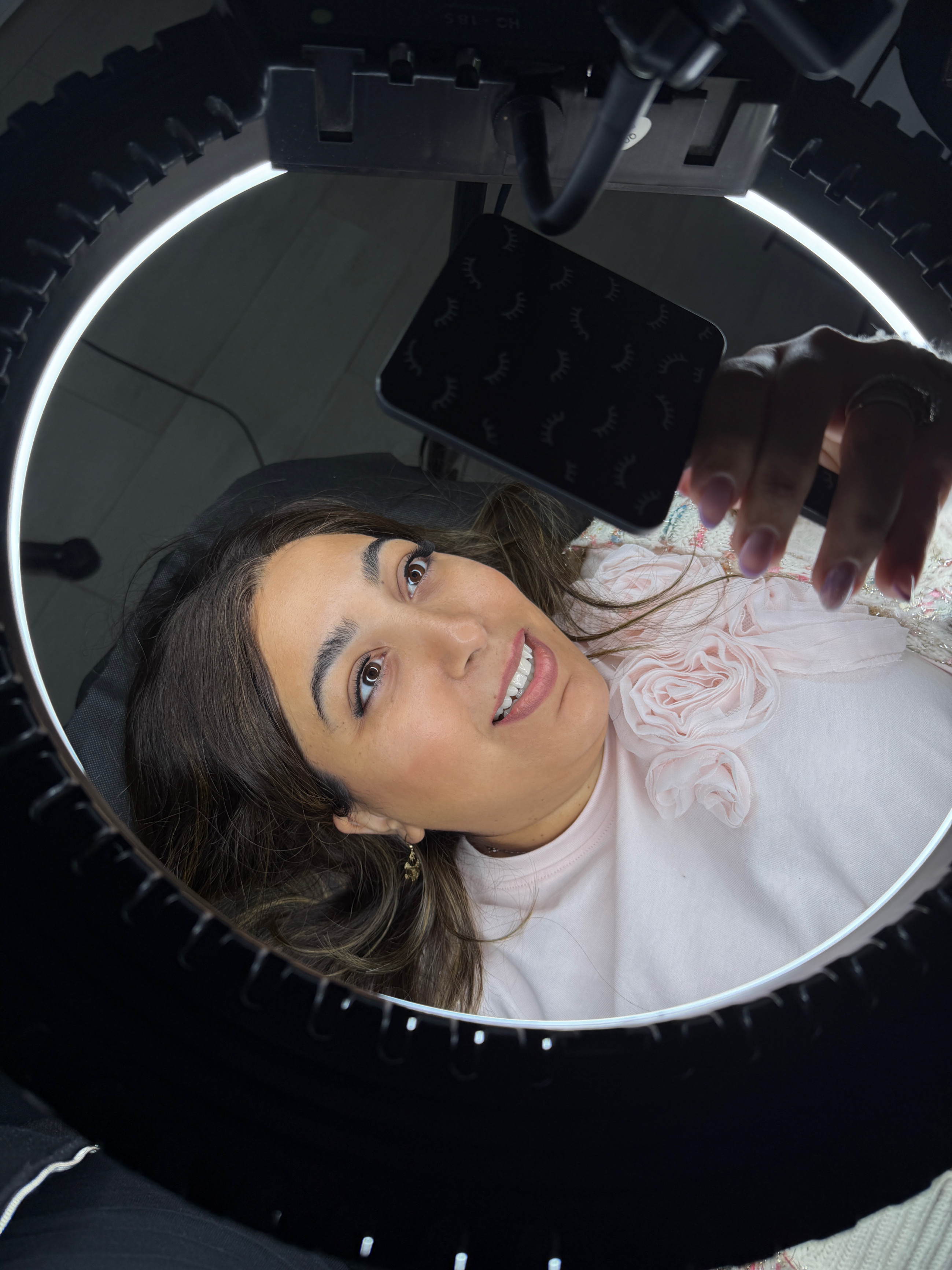 עיצוב גבות מותאם אישית חוסך לך זמן יקר בבוקר ומעניק מראה מוקפד וביטחון עצמי