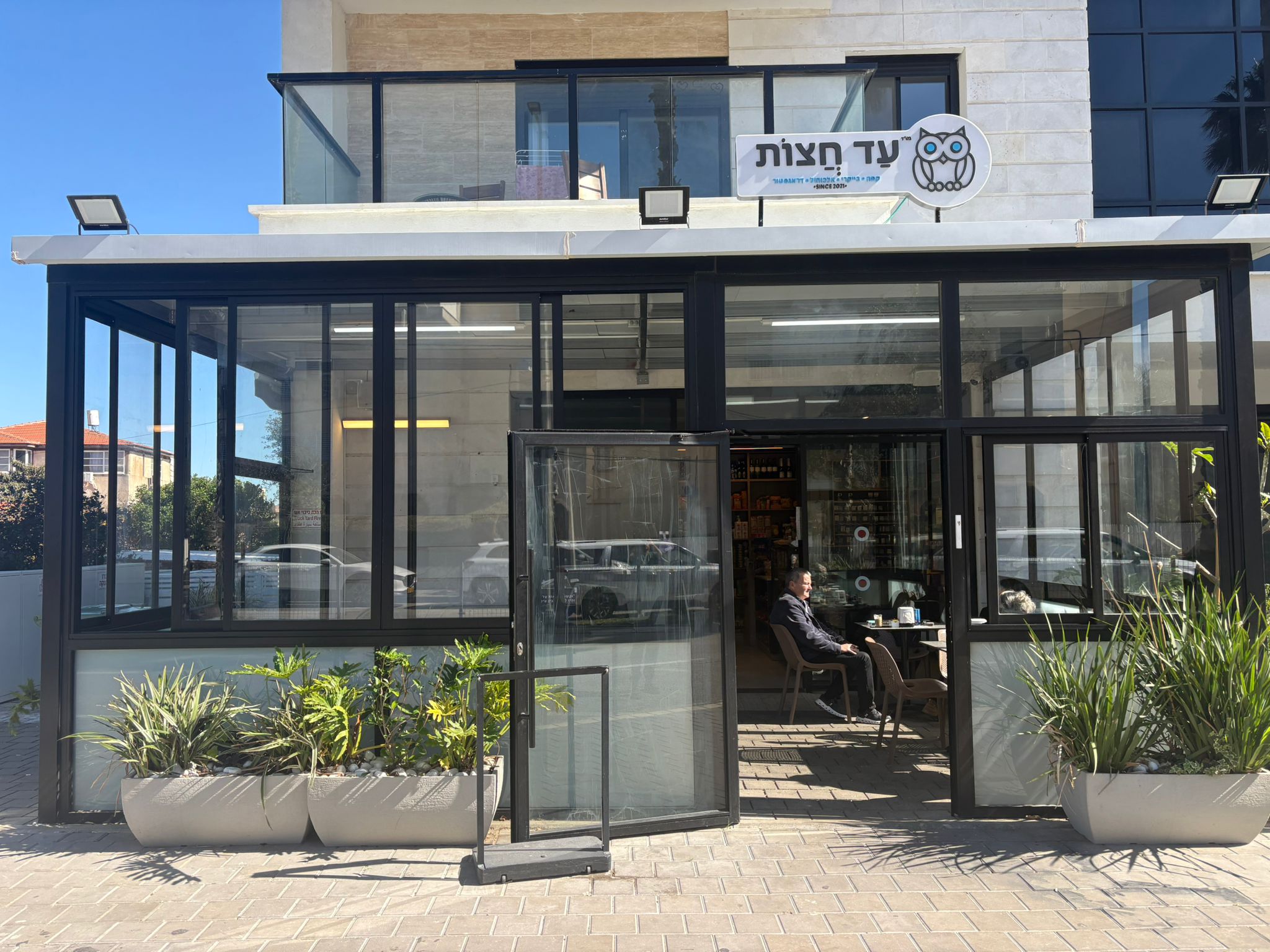 הפתרון ללילה בעכו: המקום שמשלב קפה איכותי וכל מה שצריך ללמידה ובילוי בנקודה אחת