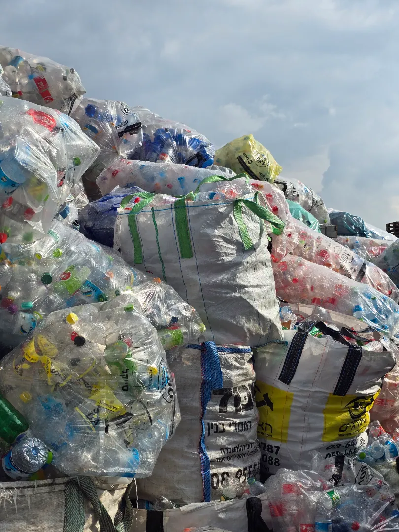 איסוף בקבוקים למיחזור במרכז עד הבית: הפתרון הנוח לפינוי המרפסת וקבלת דמי הפיקדון